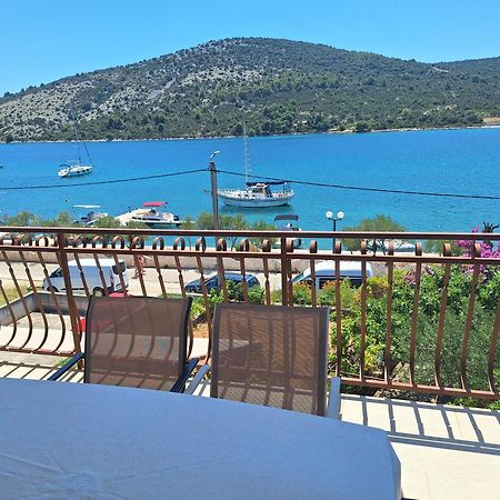 Apartments Mate Vinišće Εξωτερικό φωτογραφία