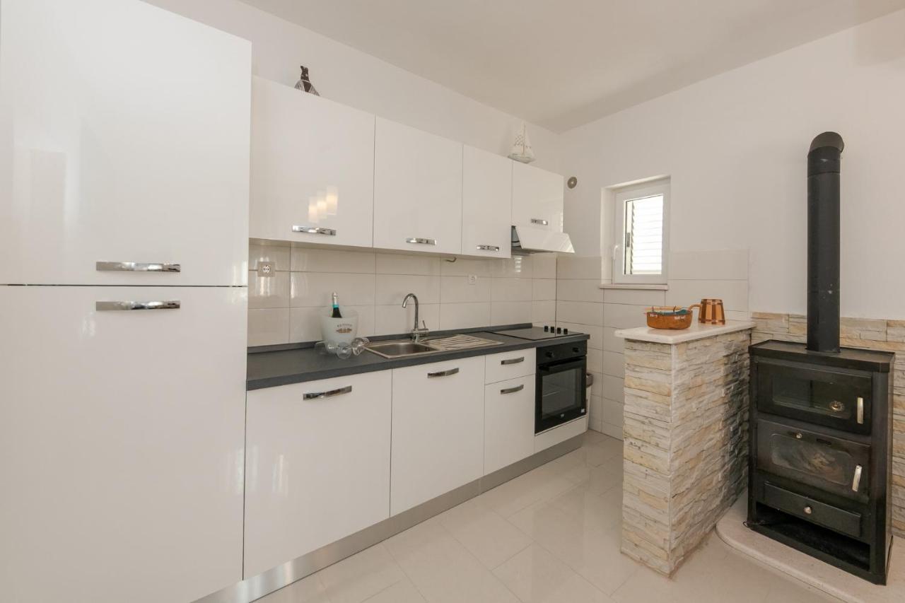 Apartments Mate Vinišće Εξωτερικό φωτογραφία
