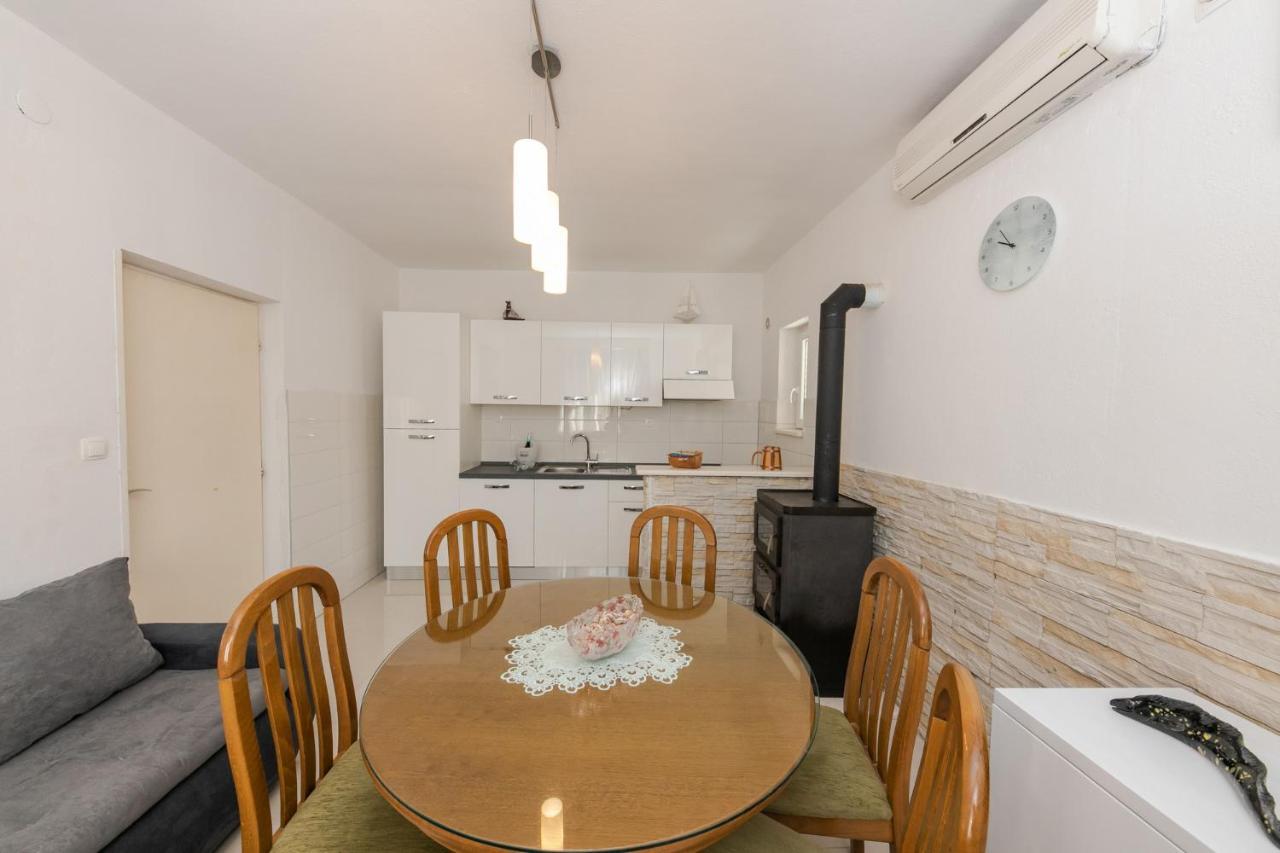 Apartments Mate Vinišće Εξωτερικό φωτογραφία