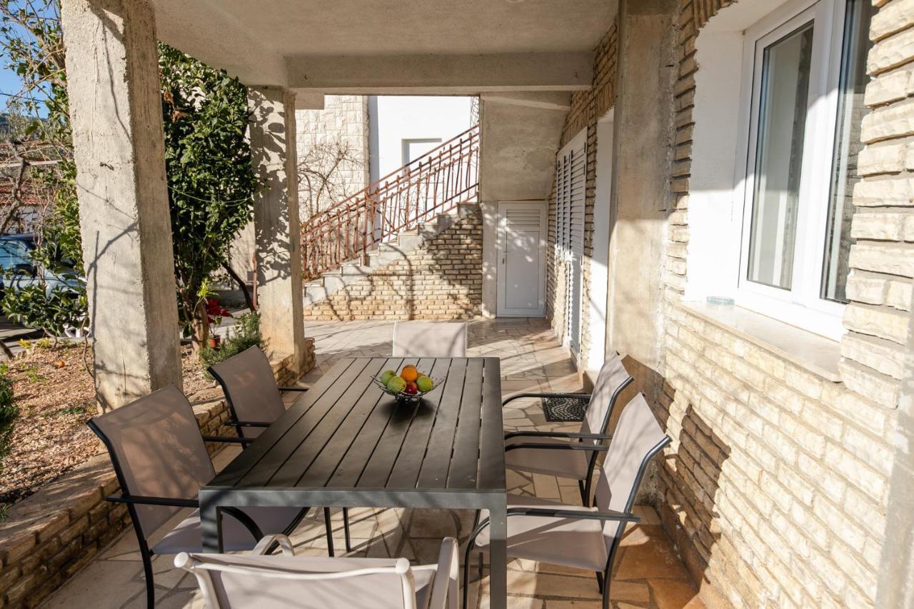 Apartments Mate Vinišće Εξωτερικό φωτογραφία