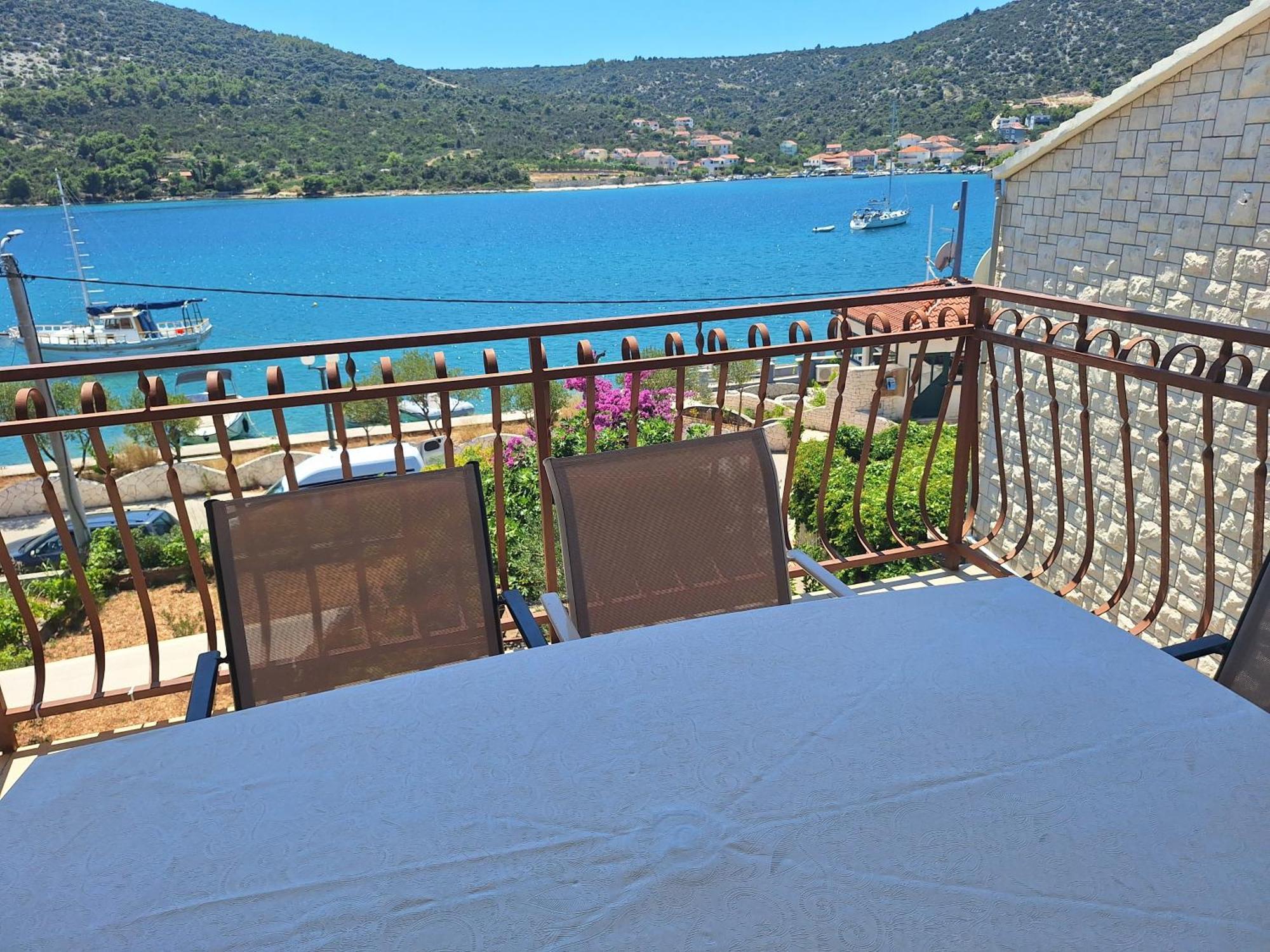 Apartments Mate Vinišće Εξωτερικό φωτογραφία