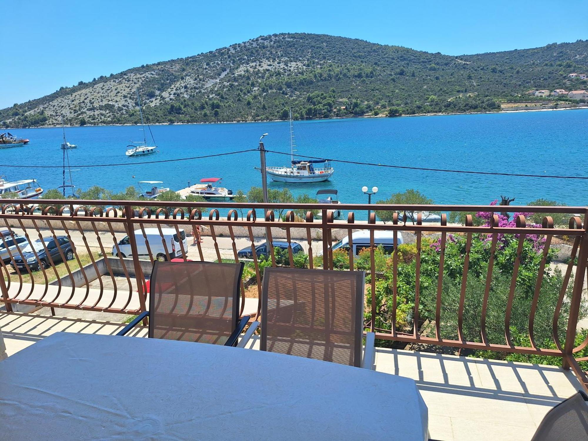Apartments Mate Vinišće Εξωτερικό φωτογραφία