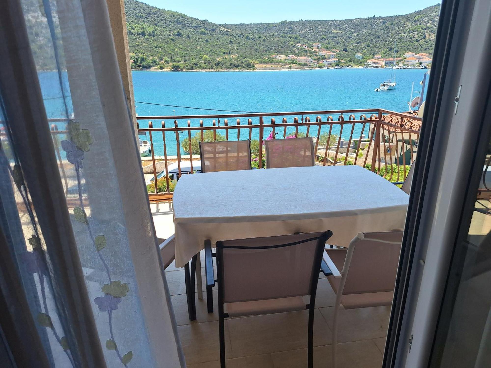 Apartments Mate Vinišće Εξωτερικό φωτογραφία
