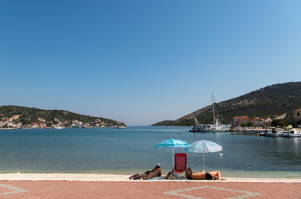Apartments Mate Vinišće Εξωτερικό φωτογραφία