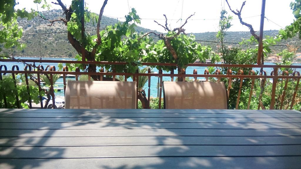 Apartments Mate Vinišće Εξωτερικό φωτογραφία