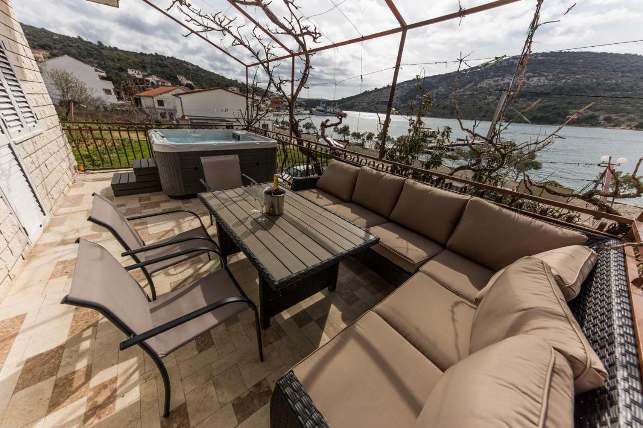 Apartments Mate Vinišće Εξωτερικό φωτογραφία