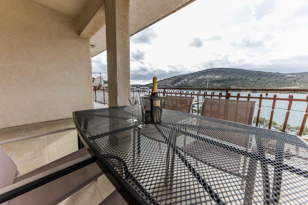 Apartments Mate Vinišće Εξωτερικό φωτογραφία