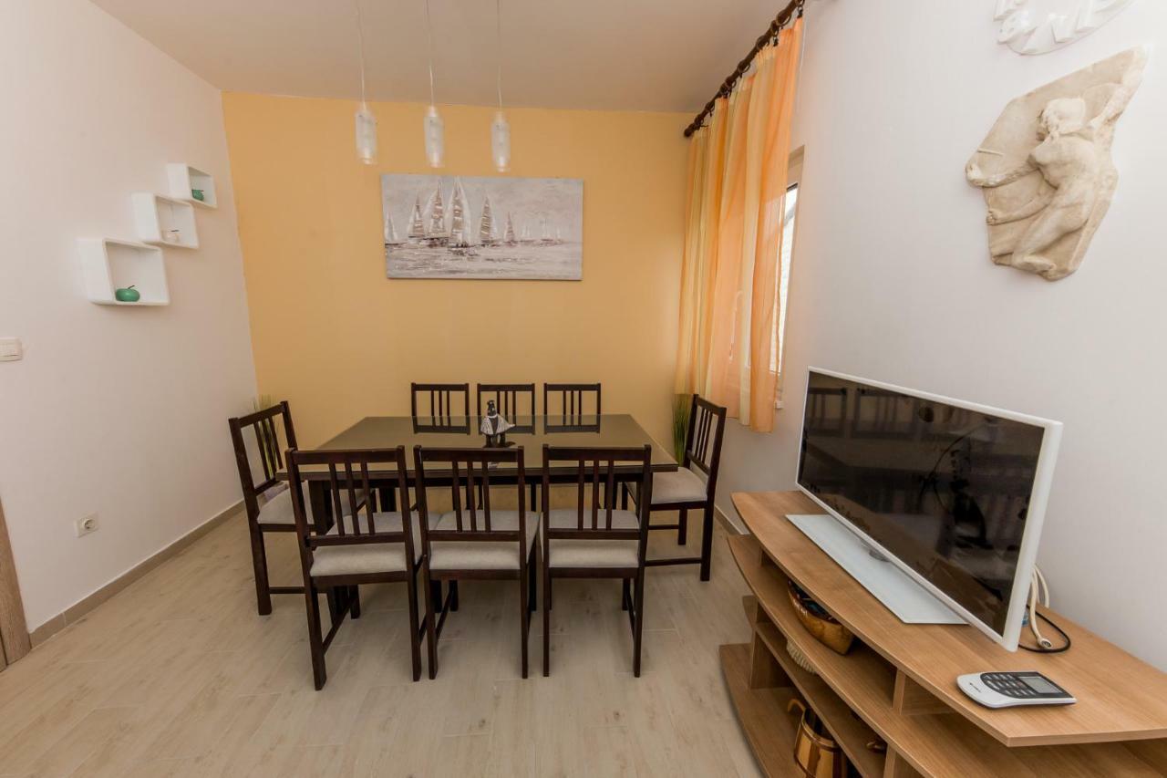 Apartments Mate Vinišće Εξωτερικό φωτογραφία