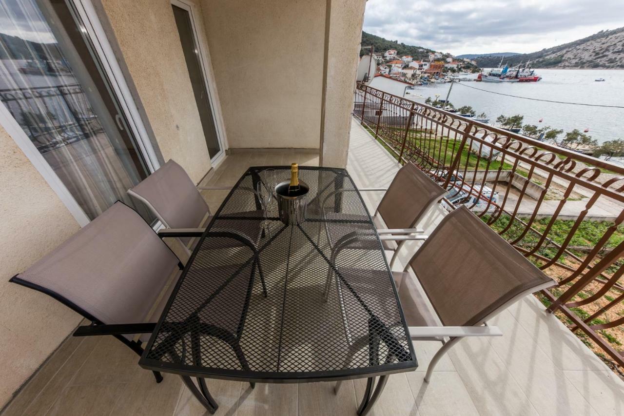 Apartments Mate Vinišće Εξωτερικό φωτογραφία