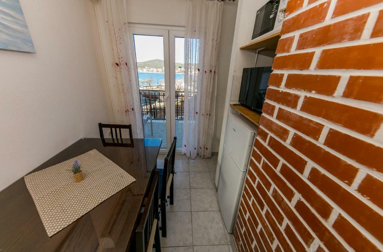 Apartments Mate Vinišće Εξωτερικό φωτογραφία